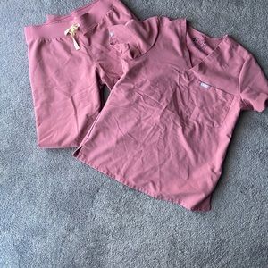 Figs mauve scrub set